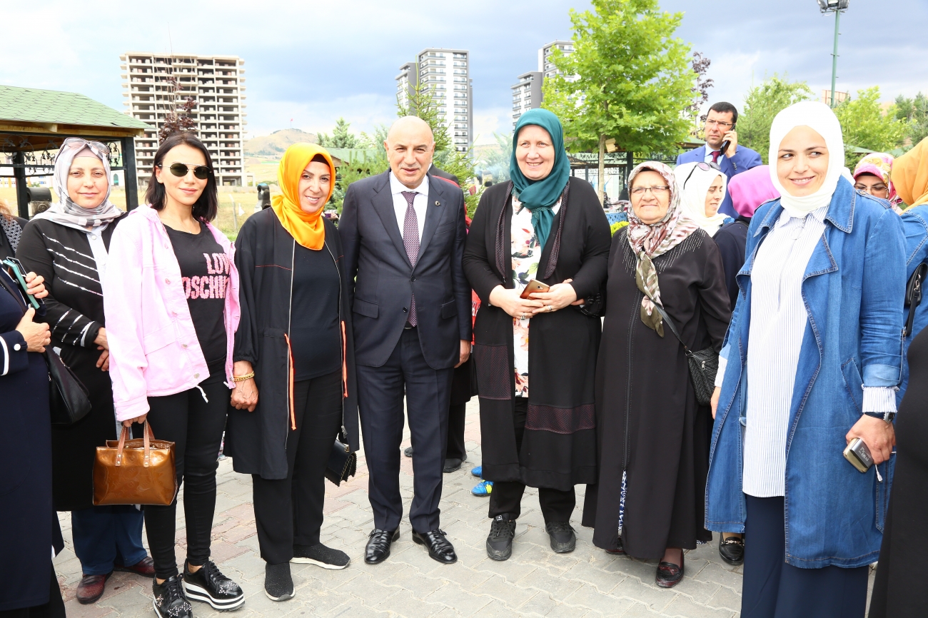 ak parti kadin kollari piknik programi
