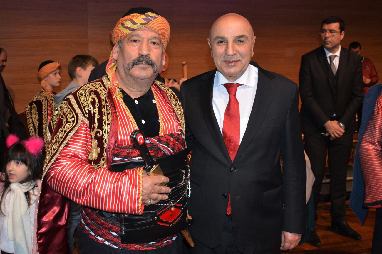 yili anisina duzenlenen konser