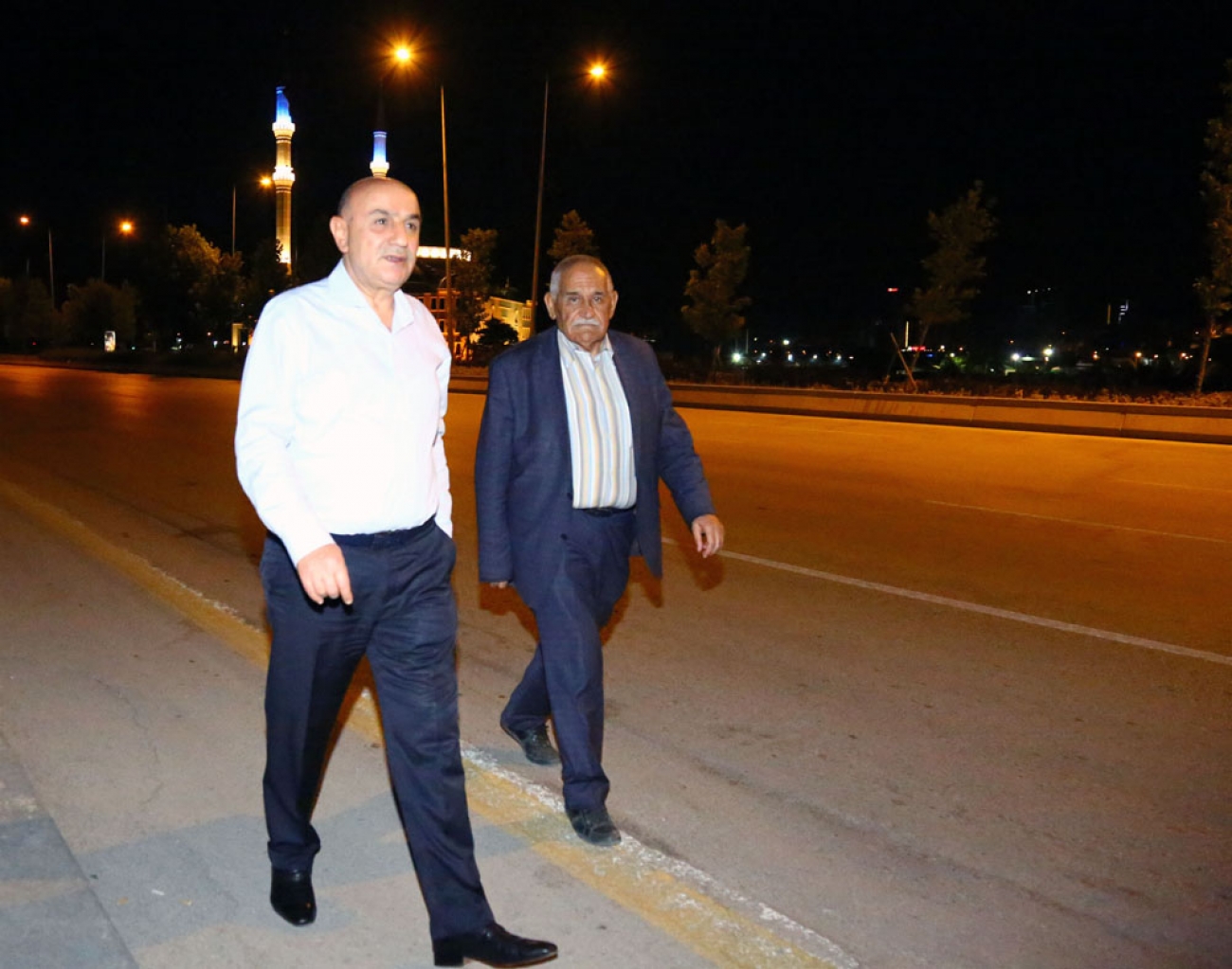 Altinok Kecioren De Guven Var Dedi Bir Gecede 9 Mahalle Gezdi Kecioren Belediyesi