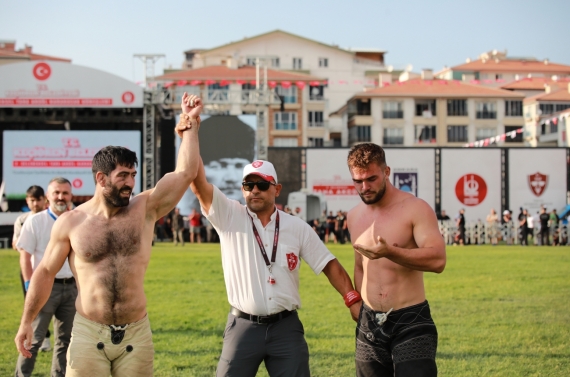 2. Geleneksel Taha Akgül Karakucak Güreşleri’nin şampiyonu belli oldu