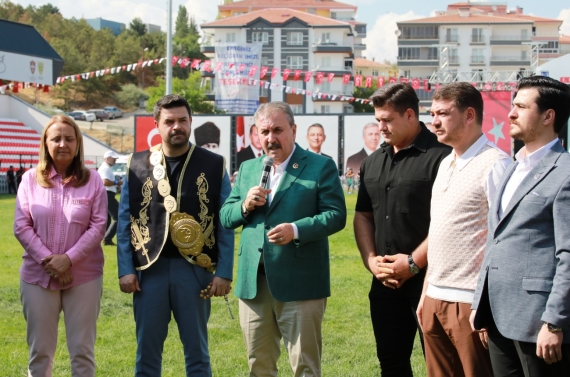 2. Geleneksel Taha Akgül Karakucak Güreşleri’nin şampiyonu belli oldu