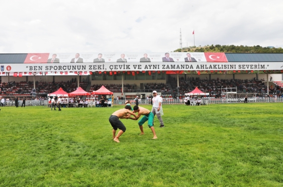 2. Geleneksel Taha Akgül Karakucak Güreşleri’nin şampiyonu belli oldu