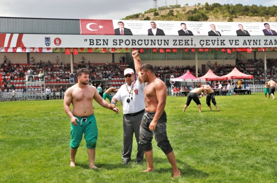 2. Geleneksel Taha Akgül Karakucak Güreşleri’nin şampiyonu belli oldu
