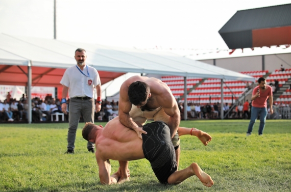 2. Geleneksel Taha Akgül Karakucak Güreşleri’nin şampiyonu belli oldu