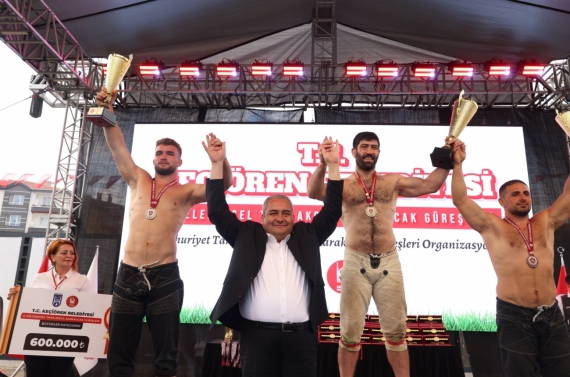 2. Geleneksel Taha Akgül Karakucak Güreşleri’nin şampiyonu belli oldu