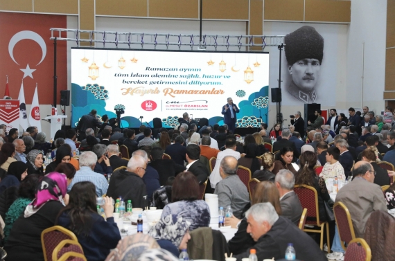 200 bin kişi Keçiören`de iftar yaptı