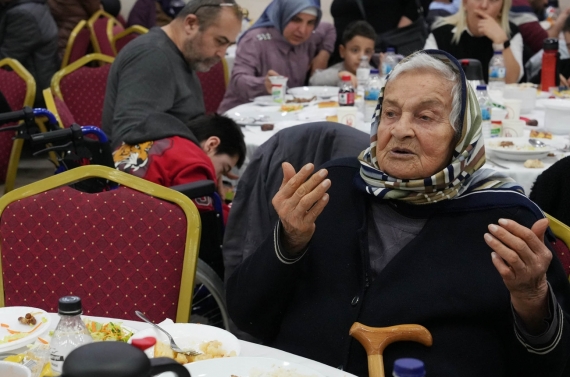 200 bin kişi Keçiören`de iftar yaptı