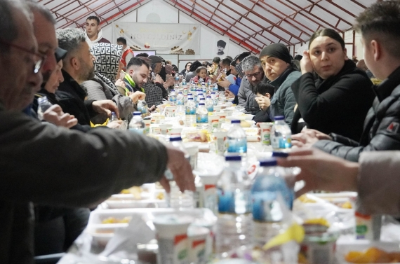200 bin kişi Keçiören`de iftar yaptı