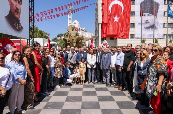 30 Ağustos Zafer Bayramı kutlamaları çelenk sunumu ile başladı