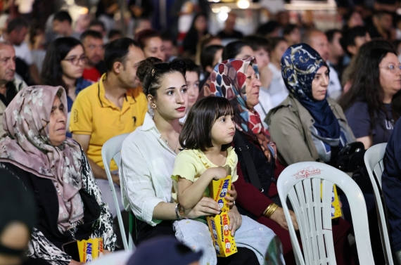 30 Ağustos Zaferi anısına “Veda” filmi Keçiören`de dev ekranda izletildi