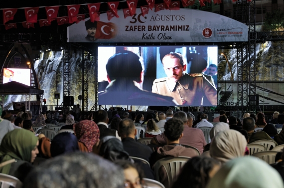 30 Ağustos Zaferi anısına “Veda” filmi Keçiören`de dev ekranda izletildi