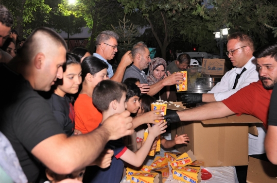 Açık hava sinemaları Keçiören’de yaz akşamlarını şenlendiriyor