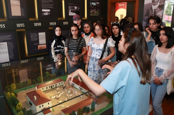 Adanalı gençler Keçiören’i gezdi