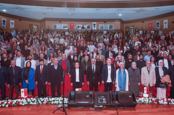 “Ahmet Özhan Konseri ve Söyleşi Programı” yoğun katılımla gerçekleşti