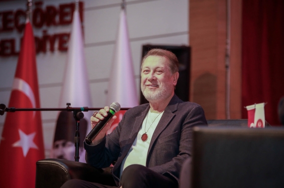 “Ahmet Özhan Konseri ve Söyleşi Programı” yoğun katılımla gerçekleşti