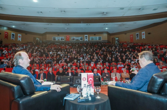 “Ahmet Özhan Konseri ve Söyleşi Programı” yoğun katılımla gerçekleşti