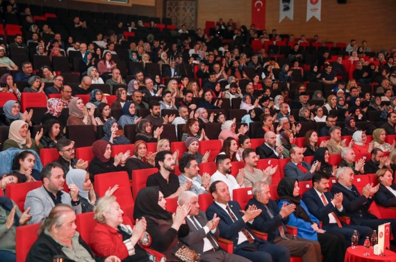 “Ahmet Özhan Konseri ve Söyleşi Programı” yoğun katılımla gerçekleşti