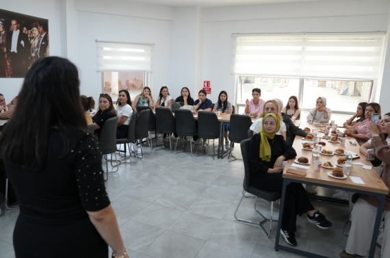 Ailelere yönelik ‘Ergenlik Dönemini Anlamak’ semineri düzenlendi