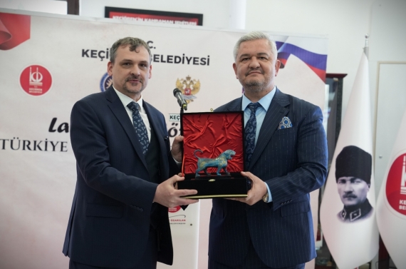 Ankara tarihine ışık tutan resim sergisi Keçiören’de açıldı