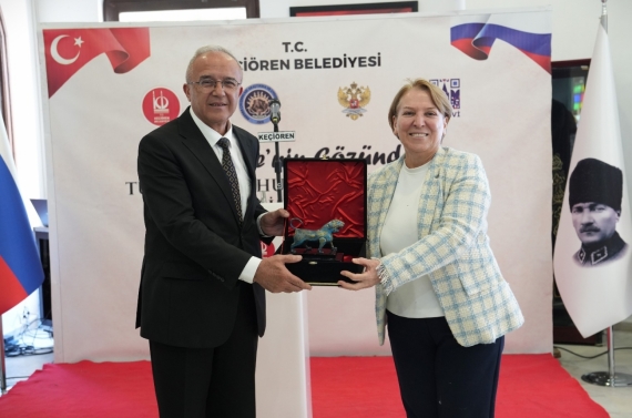 Ankara tarihine ışık tutan resim sergisi Keçiören’de açıldı