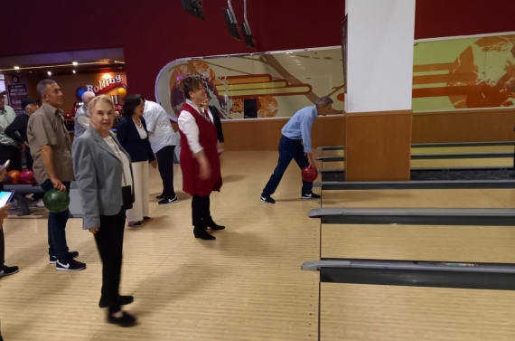 Asırlık çınarlar bowlingle eğlendi