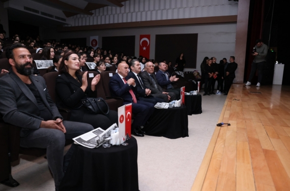 Atatürk, Kurtuluş Destanı Müzikali ile anıldı