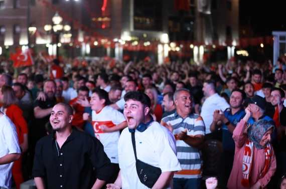 Ay Yıldızlı galibiyet dev ekranda