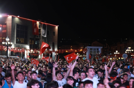 Ay Yıldızlı galibiyet dev ekranda