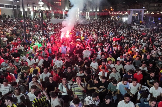 Ay Yıldızlı galibiyet dev ekranda