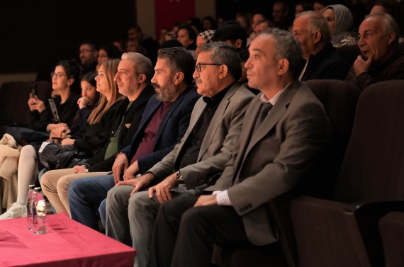 Babam Geri Döndü tiyatro oyunu Keçiören’de büyük ilgi gördü