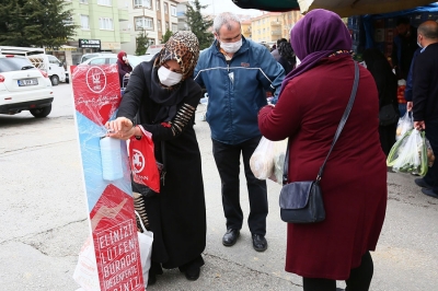 Başkan Altınok: Semt pazarlarımıza el dezenfektanı ünitesi sabitledik