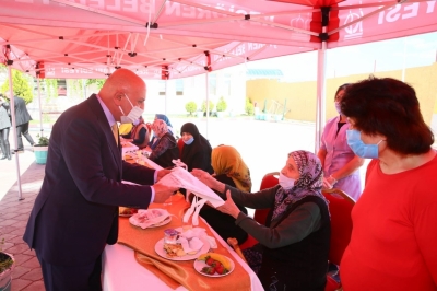 Başkan Altınok huzurevindeki yaşlıların  bayramını kutladı