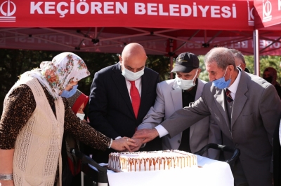 Başkan Altınok Yaşlılar Gününü huzurevinde kutladı