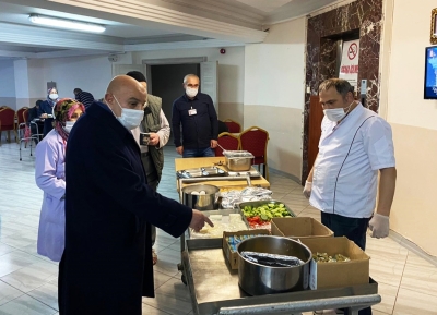 Başkan Altınok’tan huzurevine gece denetimi ve sahur ziyareti