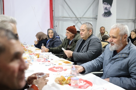 Başkan Mesut Özarslan iftar çadırında vatandaşlarla oruç açtı