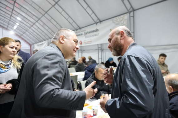 Başkan Mesut Özarslan iftar çadırında vatandaşlarla oruç açtı