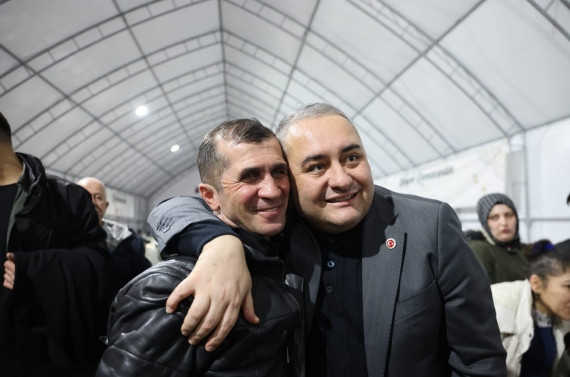 Başkan Mesut Özarslan iftar çadırında vatandaşlarla oruç açtı