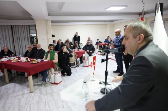 Başkan Mesut Özarslan ve eşi Filiz Özarslan, konukevi sakinleriyle iftar sofrasında buluştu