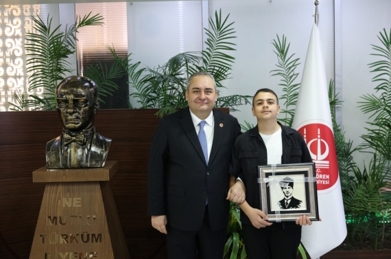 Başkan Özarslan 23 Nisan’da makamını şehit oğlu Taha Burak Çakır’a devretti