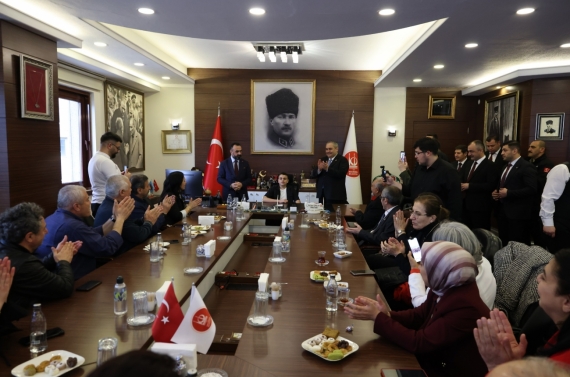 Başkan Özarslan 23 Nisan’da makamını şehit oğlu Taha Burak Çakır’a devretti