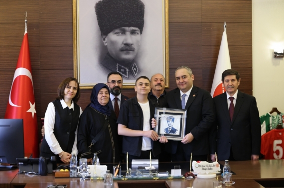 Başkan Özarslan 23 Nisan’da makamını şehit oğlu Taha Burak Çakır’a devretti