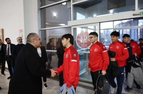 Başkan Özarslan, özel gereksinimli bireyler ve sporcularla iftarda buluştu