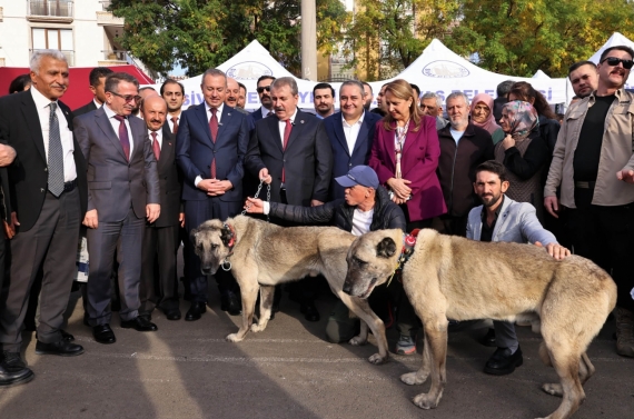 Başkan Özarslan, Sivaslı hemşehrilerini yalnız bırakmadı