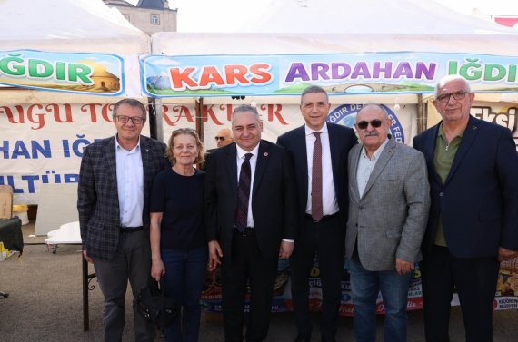 Başkan Özarslan, Yöresel Lezzetler Festivali’ni ziyaret etti