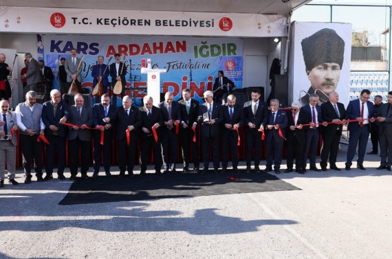 Başkan Özarslan, Yöresel Lezzetler Festivali’ni ziyaret etti
