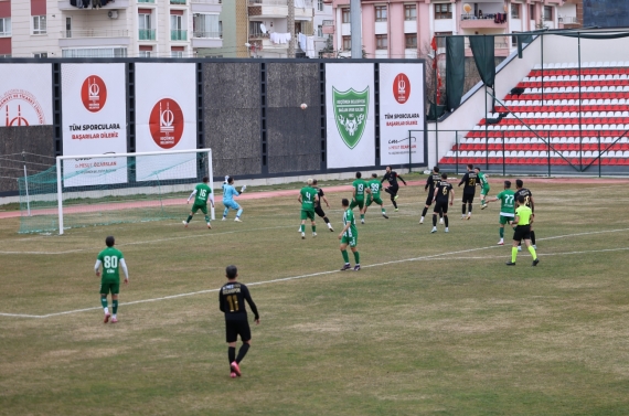 Başkan Özarslan Bağlumspor’a tribünden destek verdi, galibiyet sevincini paylaştı