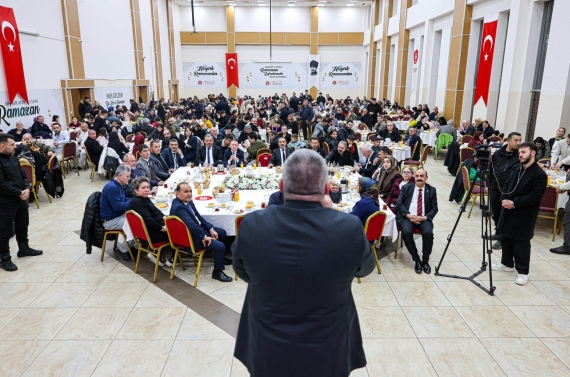 Başkan Özarslan iftar sofrasında berberlerle buluştu
