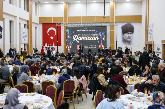 Başkan Özarslan iftar sofrasında berberlerle buluştu