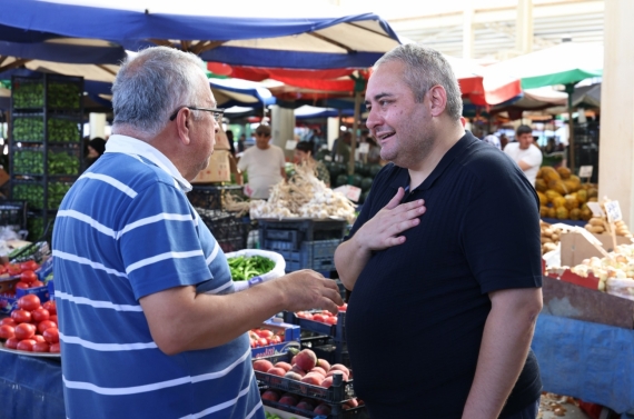 Başkan Özarslan pazarda gönüllere dokundu, talepleri yerinde çözdü