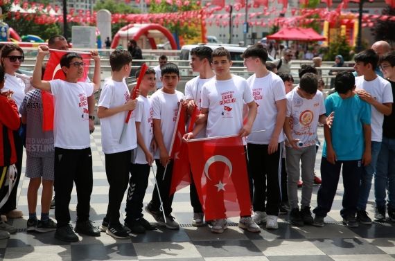 Başkan Özarslan Samsun’dan gelen Türk Bayrağını ve toprağı teslim aldı